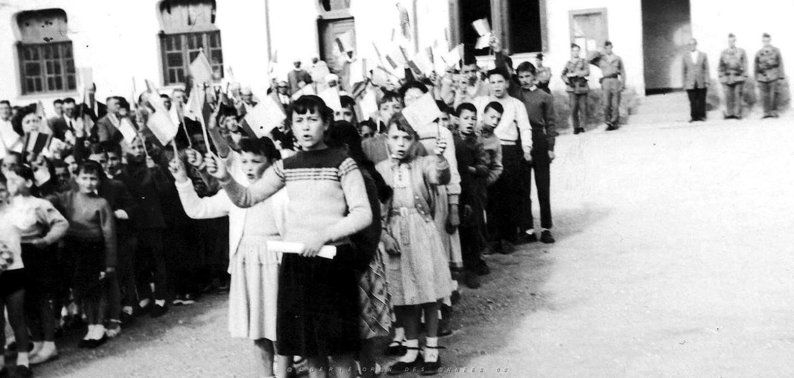1321- Ain-Kermes - Fete devant l'ancienne Mairie2.JPG